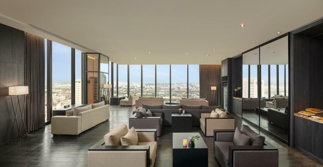 The Lin Hotel Тайчжун Экстерьер фото The Club Lounge at the Ritz-Carlton, Dubai